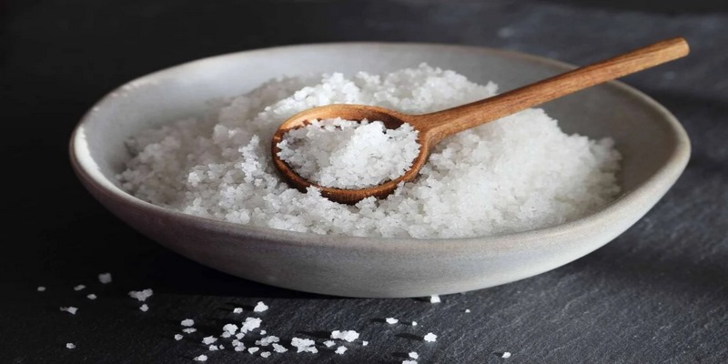 Đặt muối vào trong ví tiền để giải xui là cách hay nên áp dụng